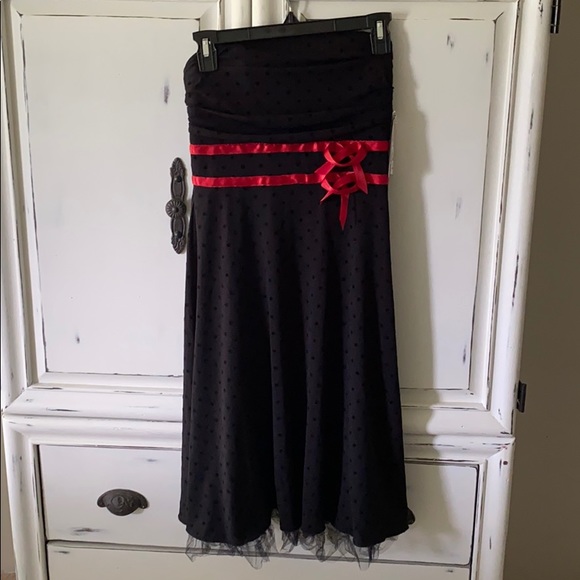 XOXO Dresses & Skirts - NWT Strapless Black Cocktail Dress Sz M